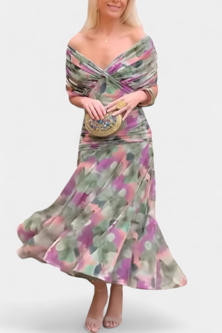 Lalayla | Elegant Dress With V-Neckline