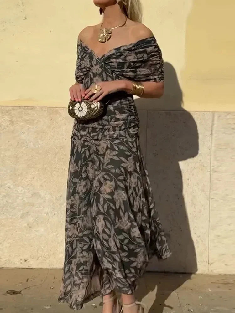 Lalayla | Elegant Dress With V-Neckline
