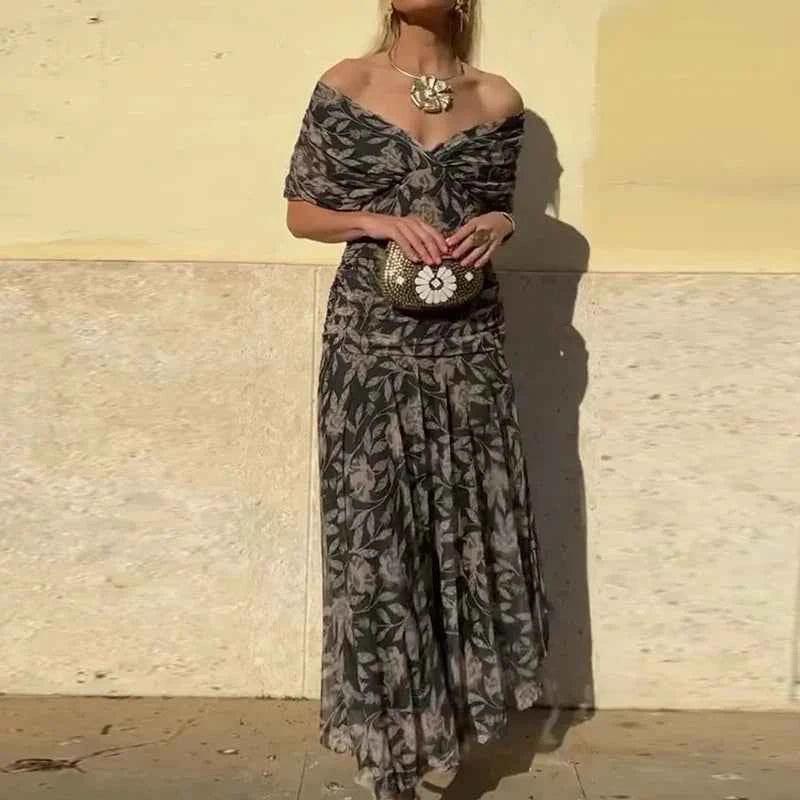 Lalayla | Elegant Dress With V-Neckline