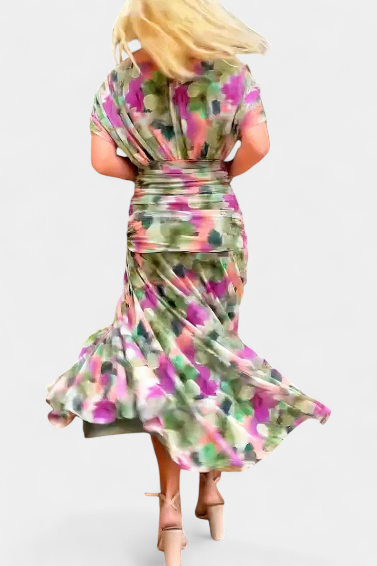 Lalayla | Elegant Dress With V-Neckline
