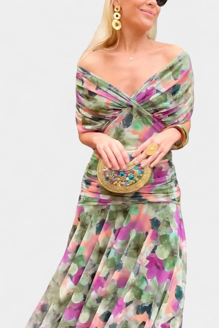 Lalayla | Elegant Dress With V-Neckline