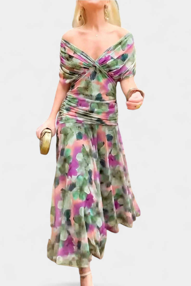 Lalayla | Elegant Dress With V-Neckline