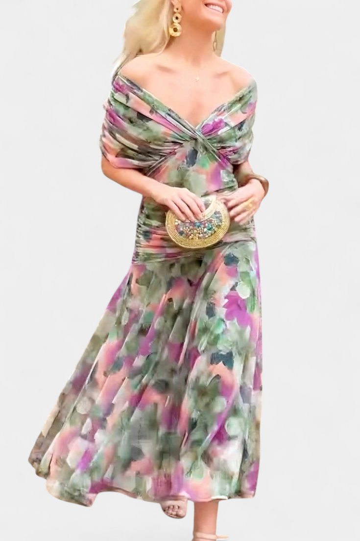 Lalayla | Elegant Dress With V-Neckline