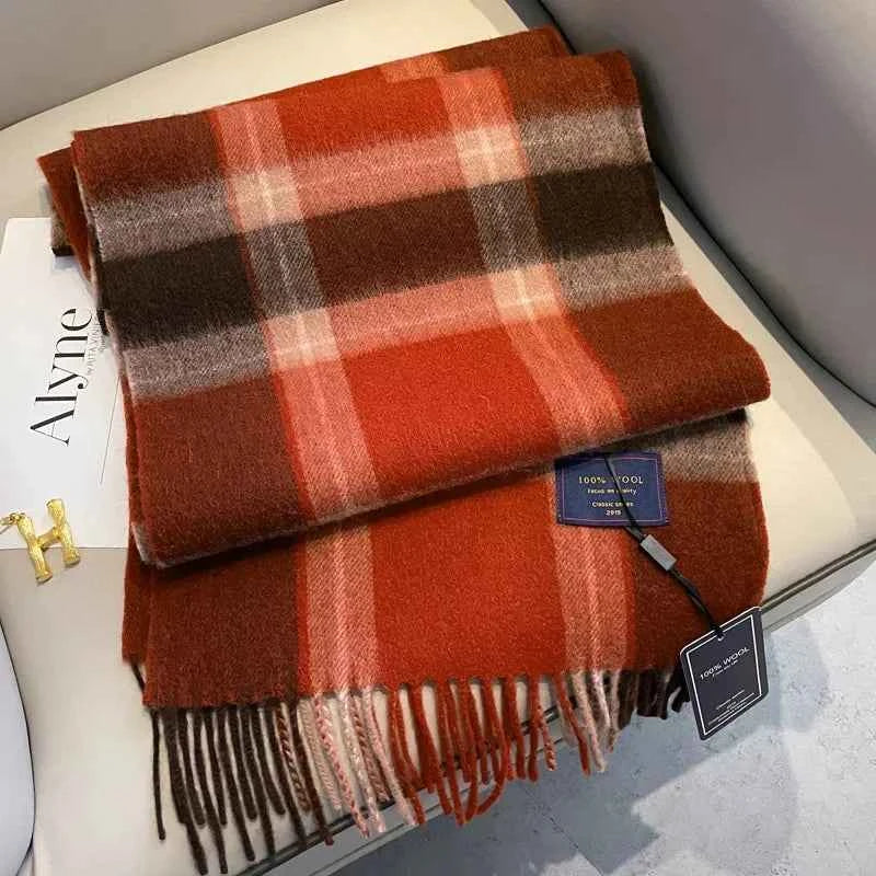 Timeless British Checkered Scarf in 100% Australian Wool - Unisex Autumn/Winter