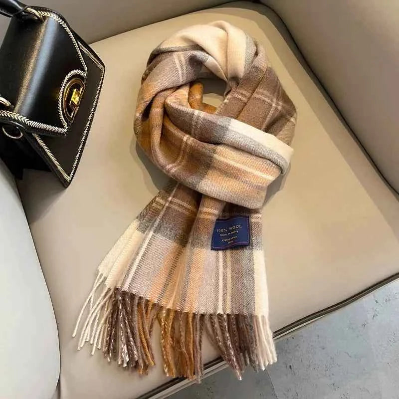 Timeless British Checkered Scarf in 100% Australian Wool - Unisex Autumn/Winter