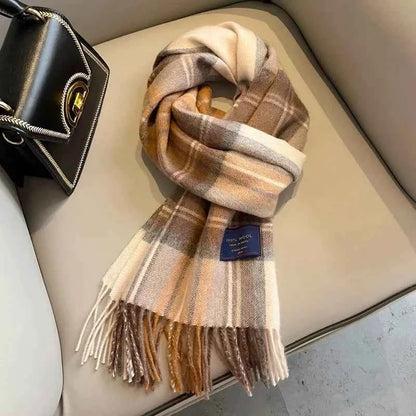 Timeless British Checkered Scarf in 100% Australian Wool - Unisex Autumn/Winter